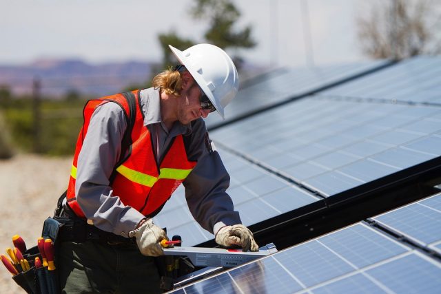 zonnepanelen-installateurs-1-640x427.jpg